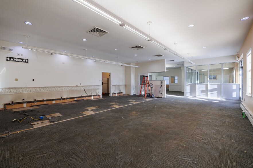 More Photos Of 15920 Old Frederick Rd, Woodbine Bank For Lease