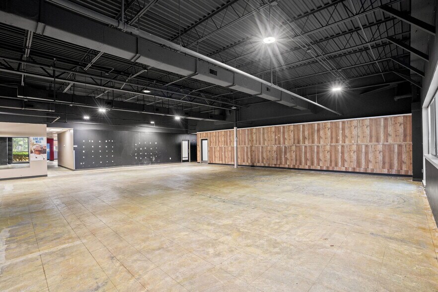 More Photos Of 8733-Unit 300 17 Bypass Hwy, Myrtle Beach Flex For Lease