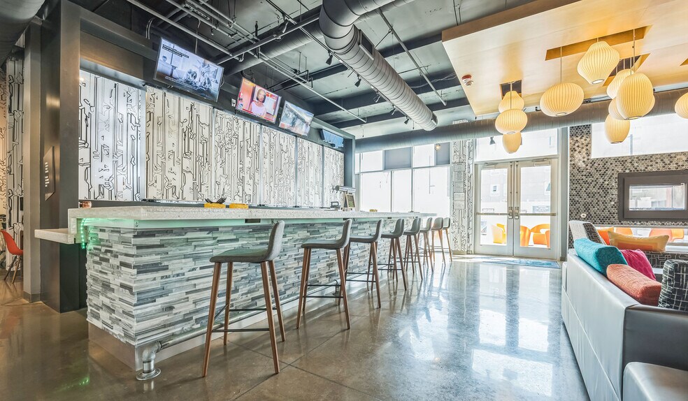 More Photos Of 900 S 11th St, Waco Hotel For Sale