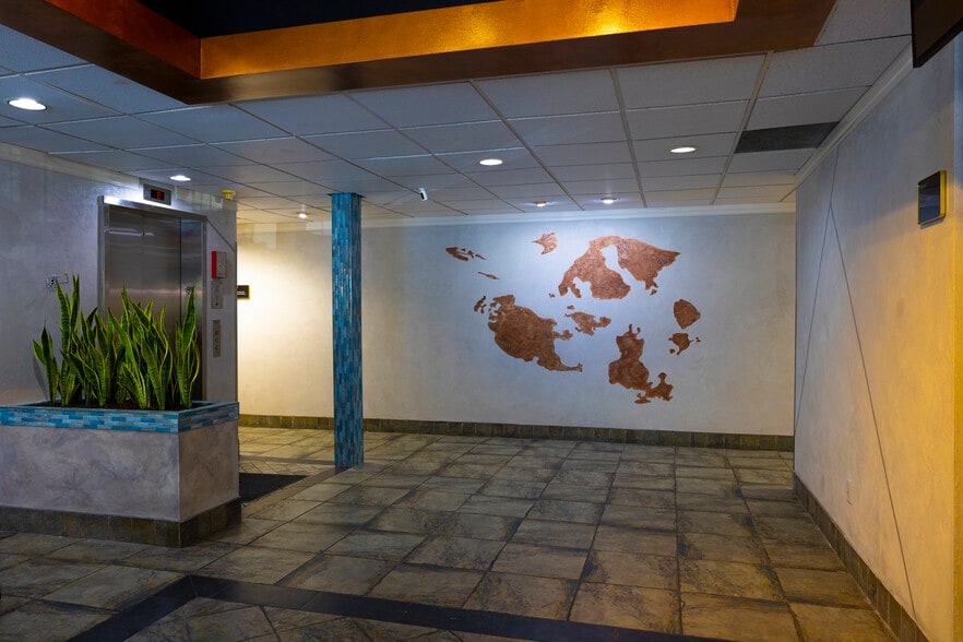 More Photos Of 1818 Westlake Ave N, Seattle Unknown For Lease