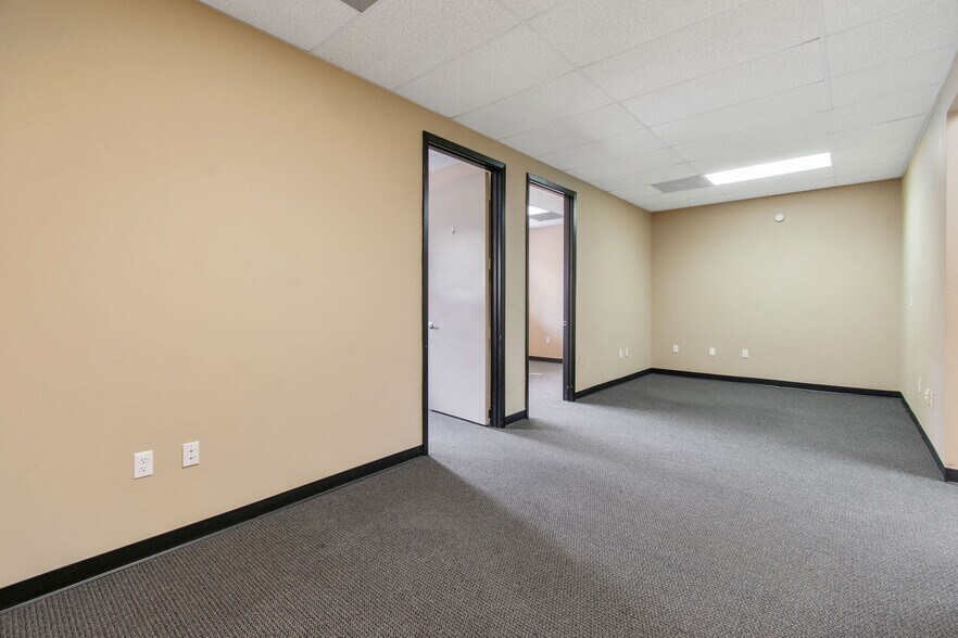 More Photos Of 21755 N I-45 Fwy, Spring Flex For Sale