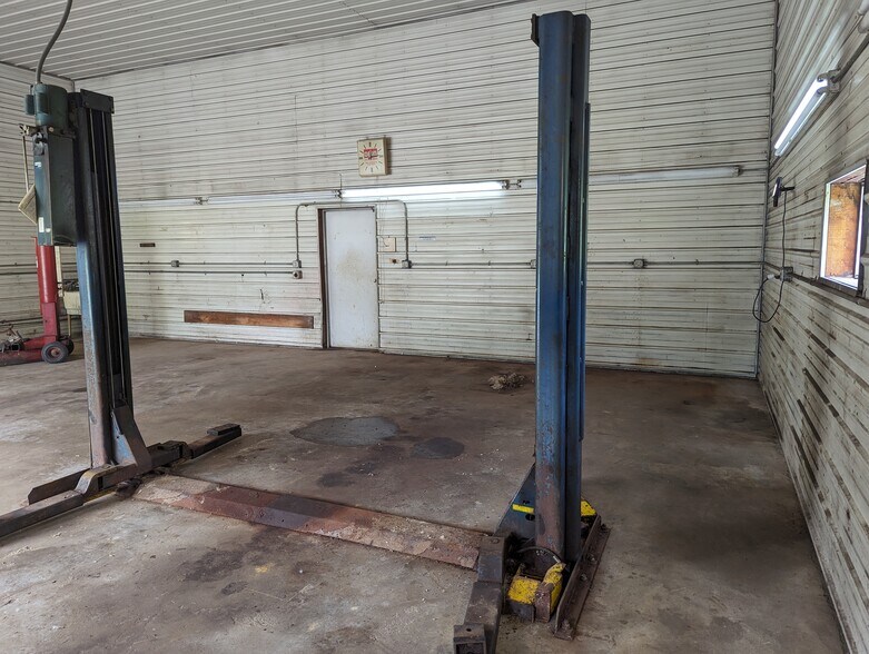 More Photos Of 1576 Ridge Rd, Webster Auto Repair For Sale