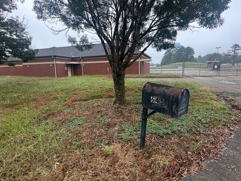 More Photos Of 645 Lucy Black Rd, Bolivar Office Residential For Sale