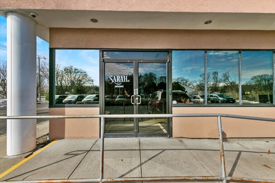 More Photos Of 556 Washington Ave, North Haven Office For Sale