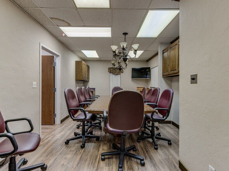 More Photos Of 9700 S S Pennsylvania Ave, Oklahoma City Medical For Lease