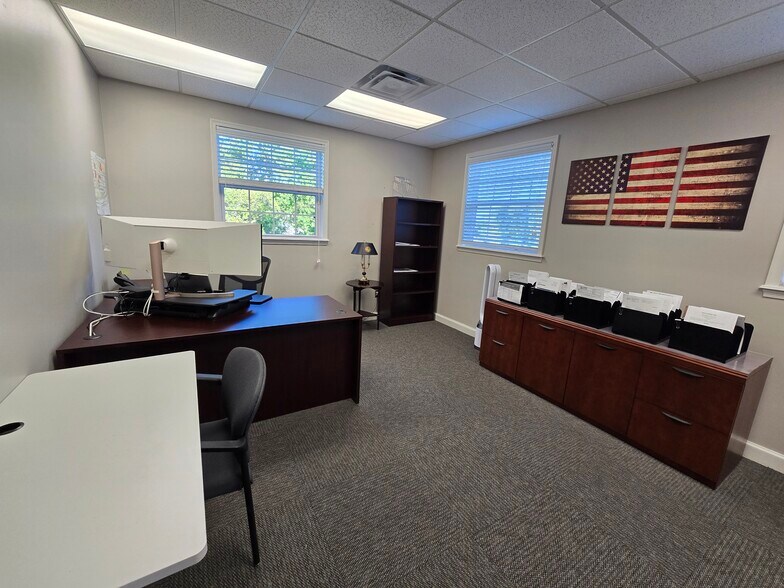 More Photos Of 465 Warren Ave, Longwood Office For Lease