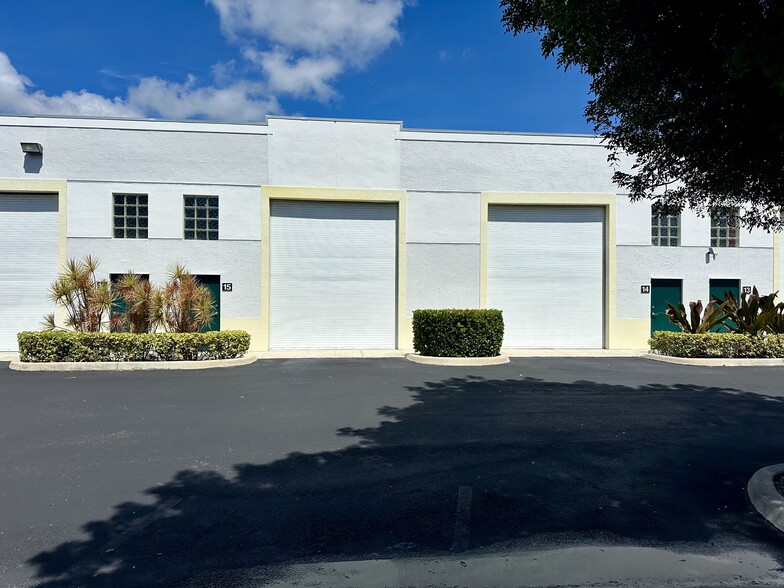 Primary Photo Of 2937 Ravenswood Rd, Fort Lauderdale Self Storage For Sale