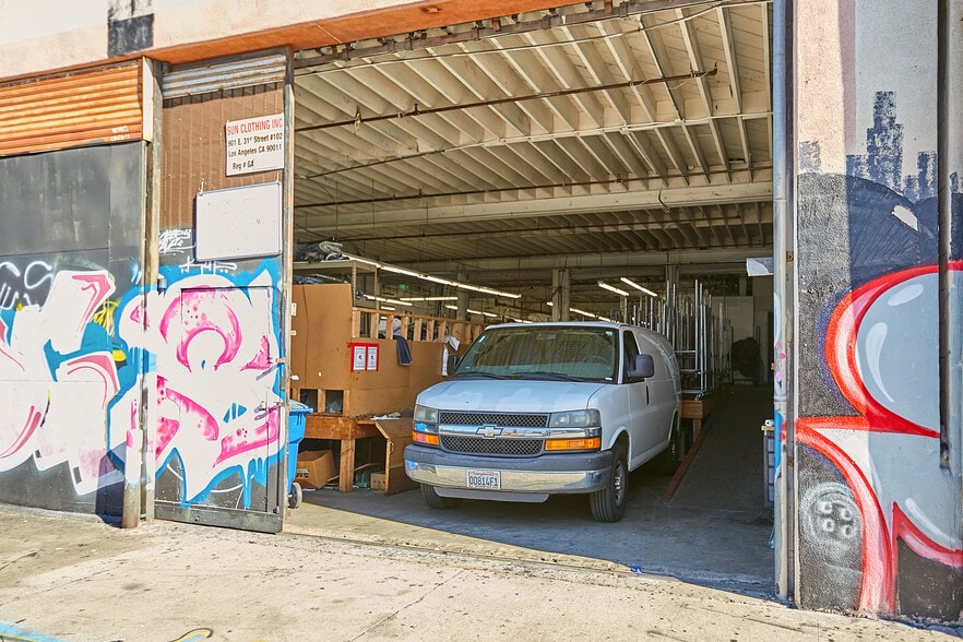 More Photos Of 901 E 31st St, Los Angeles Manufacturing For Lease