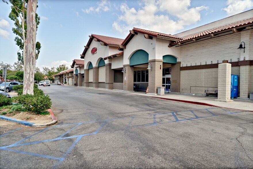 More Photos Of 1300-1530 N Moorpark Rd, Thousand Oaks Unknown For Lease
