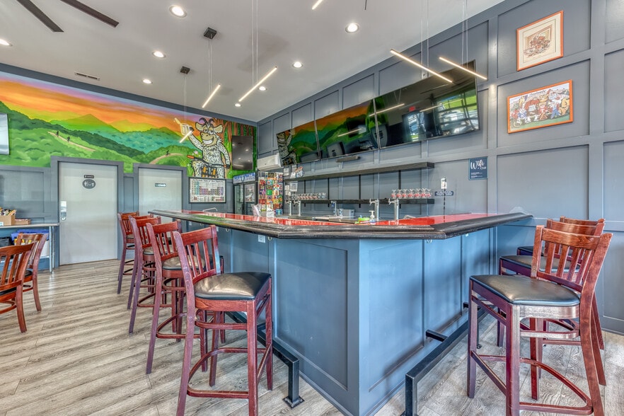 More Photos Of 640 E Maple St, Johnson City Bar For Sale