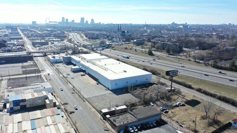 More Photos Of 3737 N Broadway, Saint Louis Refrigeration Cold Storage For Lease