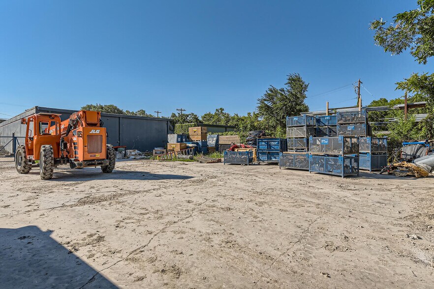 More Photos Of 513 Thompson Ln, Austin Flex For Lease