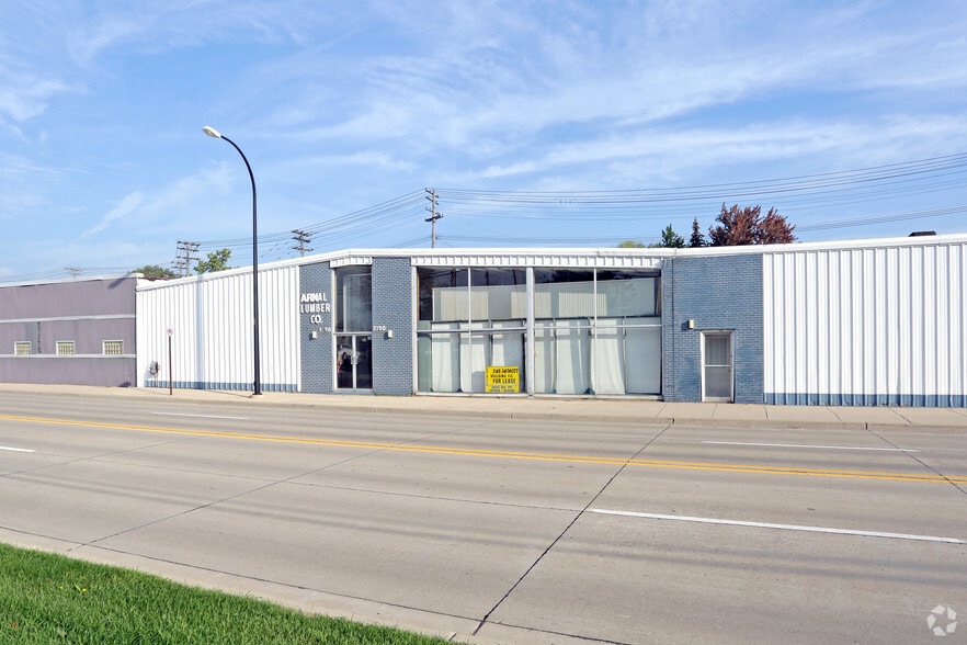 More Photos Of 3708-3750 11 Mile Rd, Berkley Distribution For Lease
