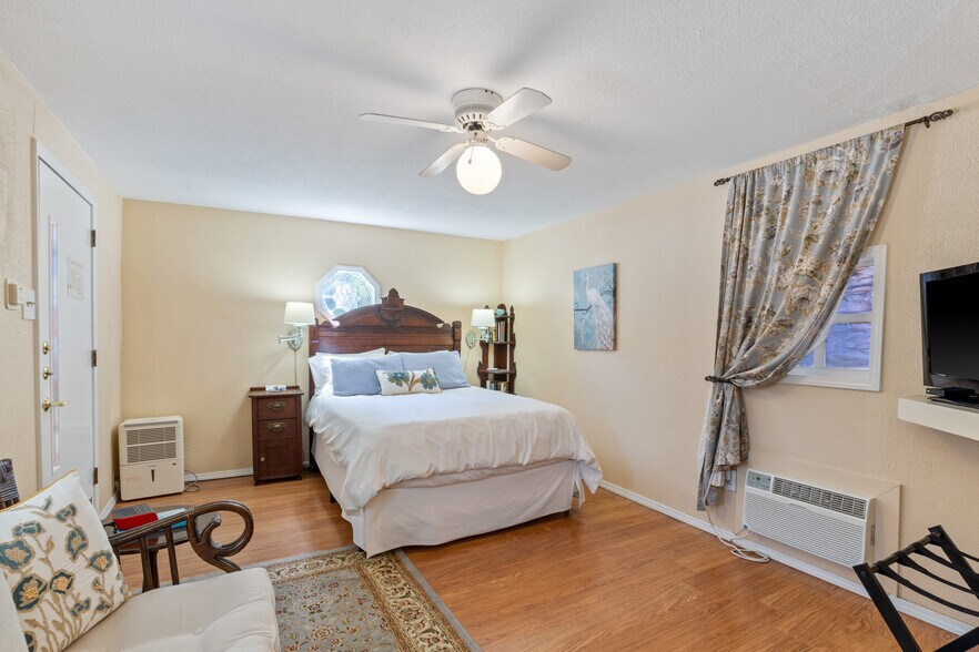 More Photos Of 5 Ojo St, Eureka Springs Hospitality For Sale