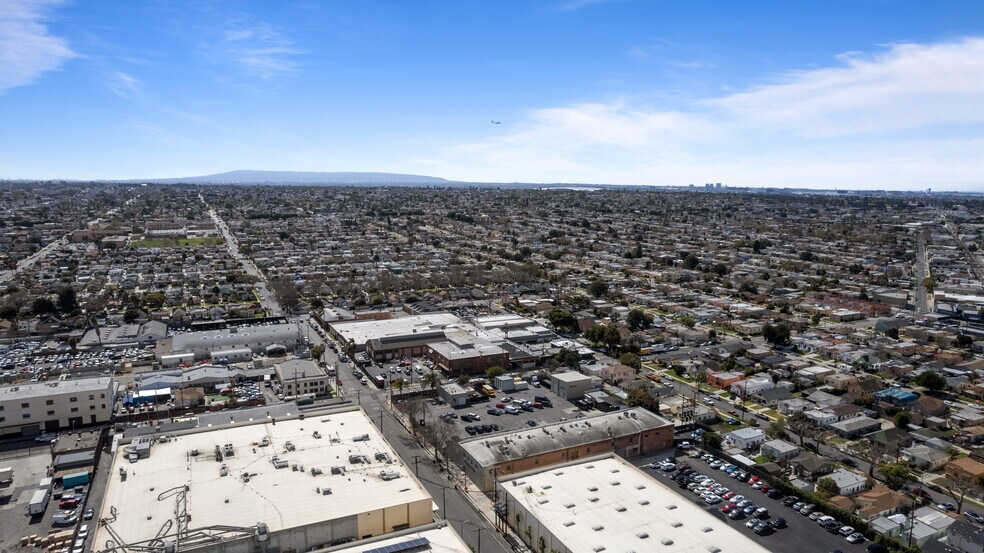 More Photos Of 2000-2010 W 62nd St, Los Angeles Warehouse For Sale