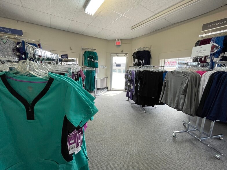 More Photos Of 249 Old Country Rd, Carle Place Freestanding For Sale