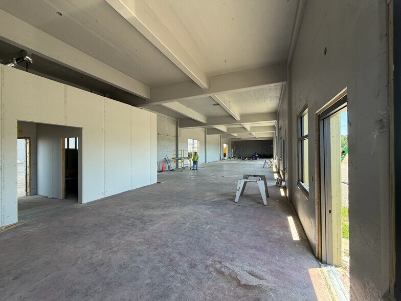 More Photos Of 8100 Airbus Military Dr, Mobile Airplane Hangar For Lease