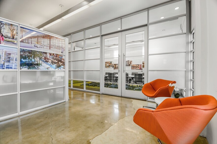 More Photos Of 1320 E Houston St, San Antonio Storefront Retail Office For Lease
