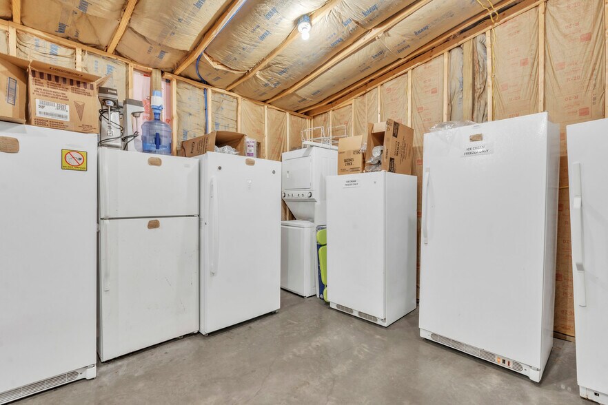 More Photos Of 118 E Main St, Albion Flex For Sale