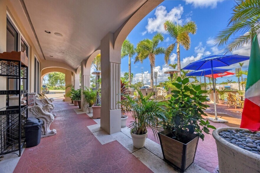 More Photos Of 2300 N Tamiami Trl, Nokomis Storefront Retail Office For Sale