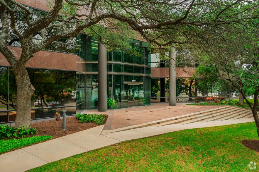 More Photos Of 8200 W Interstate 10, San Antonio Office For Lease