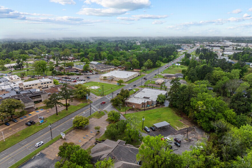 More Photos Of 1306 W Frank Ave, Lufkin Medical For Sale