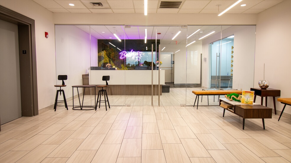 More Photos Of 3707 W Cherry St, Tampa Office For Sale