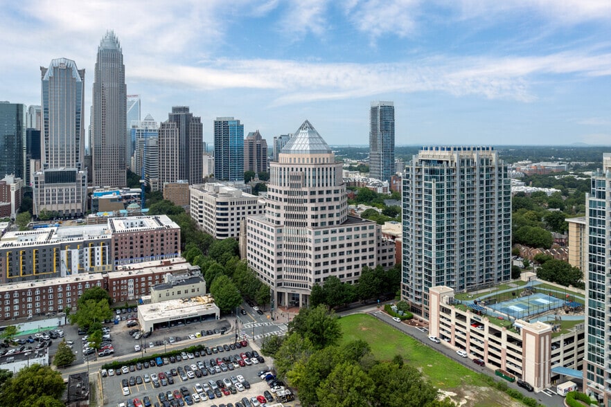 More Photos Of 525 N Tryon St, Charlotte Office For Lease