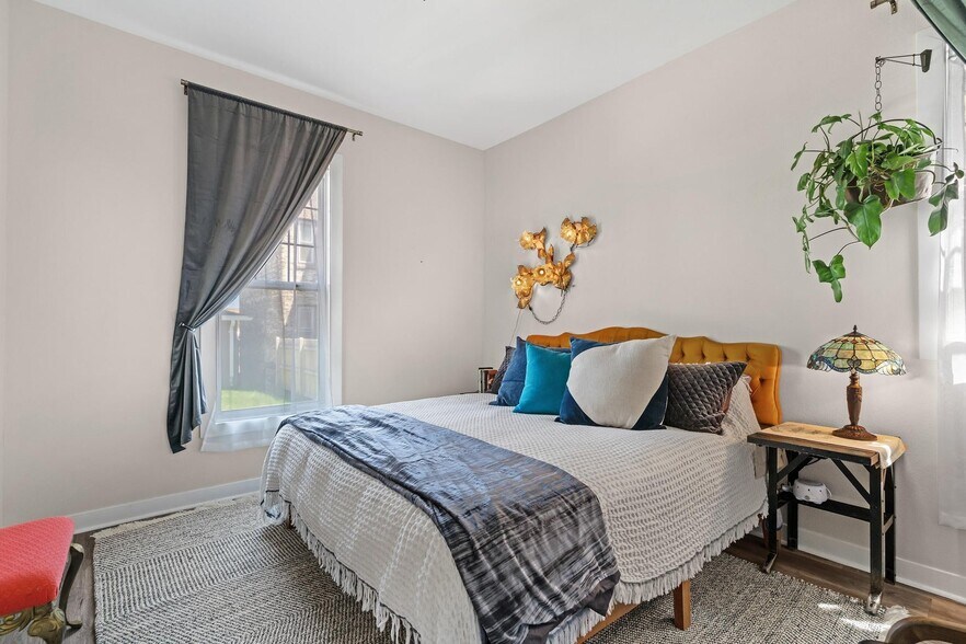 More Photos Of 518,520 S 6th St, Milwaukee Hospitality For Sale