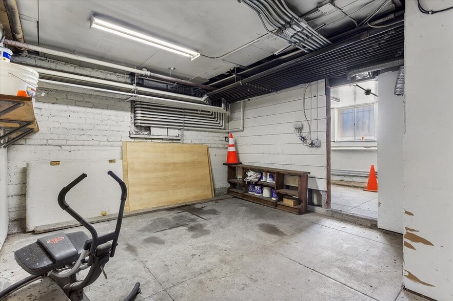 More Photos Of 498 25th St, Oakland Apartments For Sale