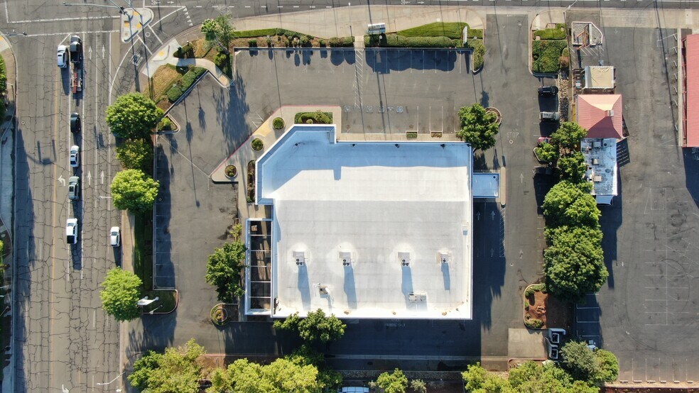 More Photos Of 975 E Cypress Ave, Redding Drugstore For Lease