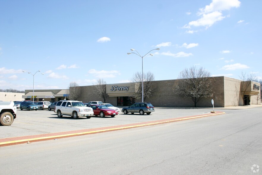 More Photos Of 1307 Southern Hills Ctr, West Plains General Retail For Lease