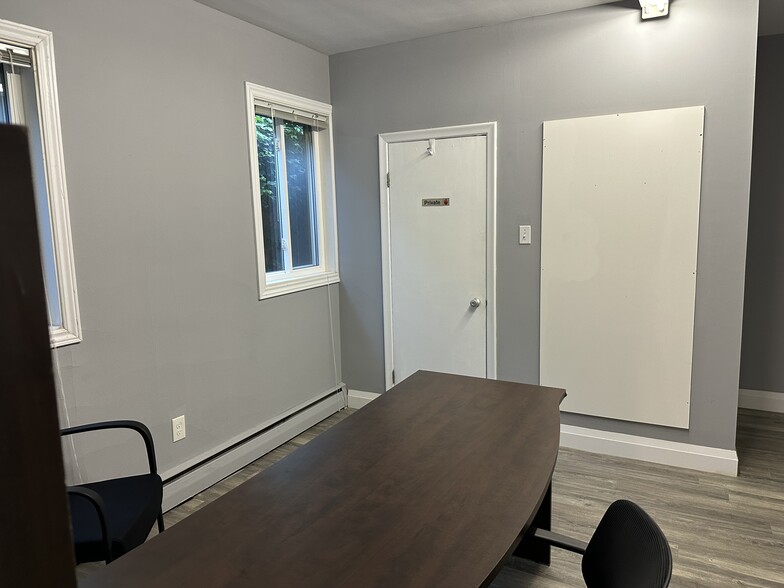 More Photos Of 70 King St E, Hamilton Storefront For Sale