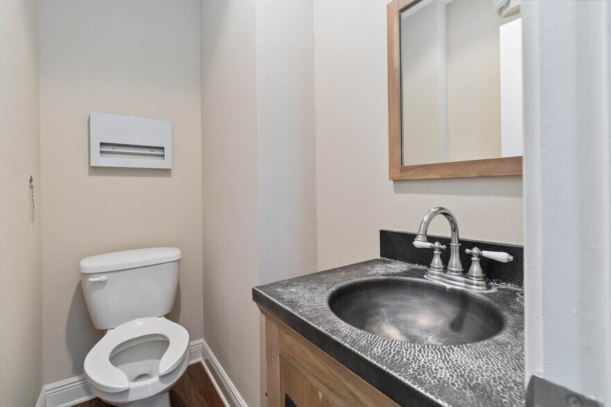 More Photos Of 3730 Avalon Park East Blvd, Orlando Office Residential For Sale