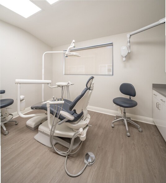 More Photos Of 10724 Riverside Dr, North Hollywood Medical For Lease