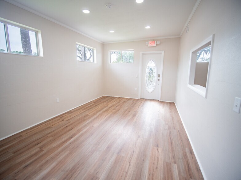 More Photos Of 110-112 Irvin Ave SW, Live Oak Medical For Sale