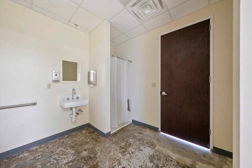 More Photos Of 3115 College Park Dr, Conroe Medical For Lease