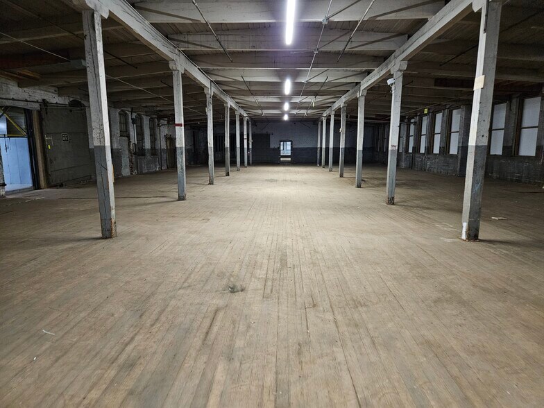 More Photos Of 4861 Spring Grove Ave, Cincinnati Warehouse For Lease