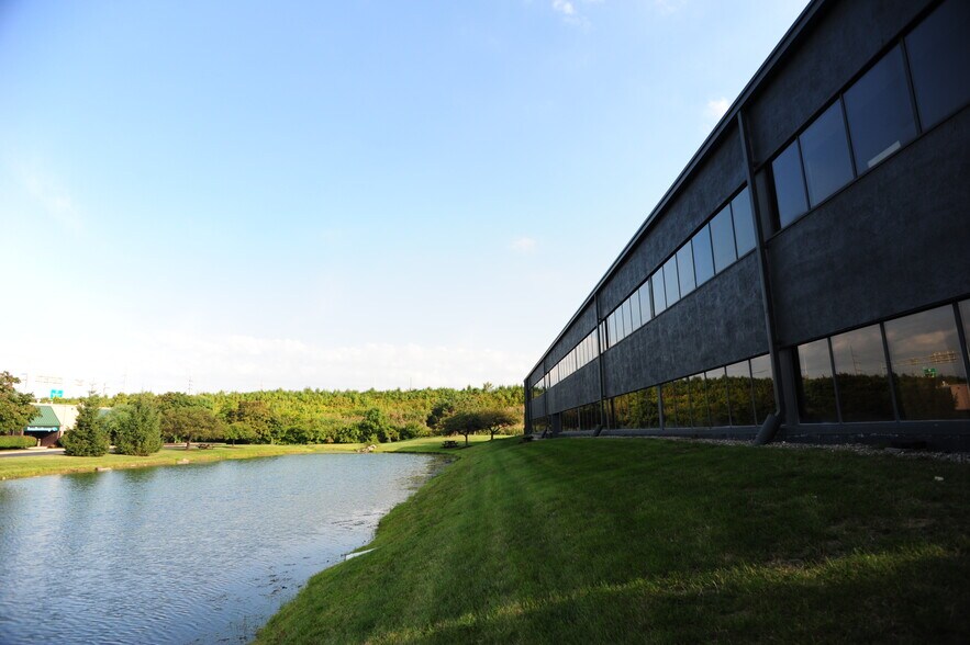 More Photos Of 438 E Wilson Bridge Rd, Worthington Office For Lease