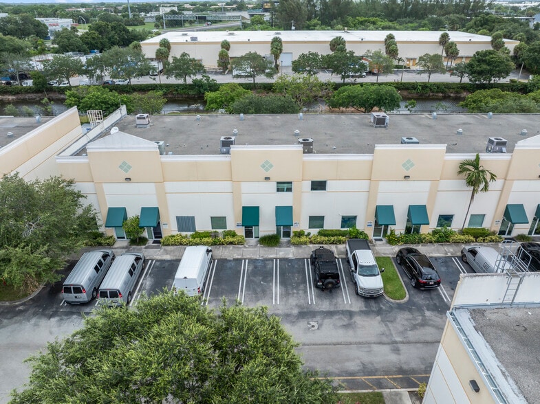 More Photos Of 1011-1039 NW 31st Ave, Pompano Beach Manufacturing For Lease