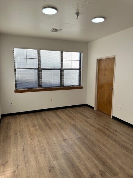 More Photos Of 416 W 15th St, Edmond Medical For Sale