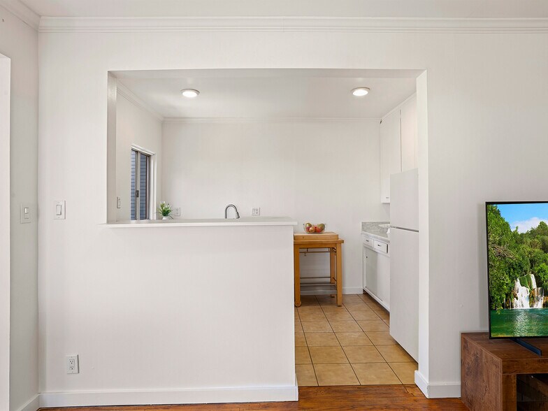 More Photos Of 1825 Altivo Way, Los Angeles Multifamily For Sale