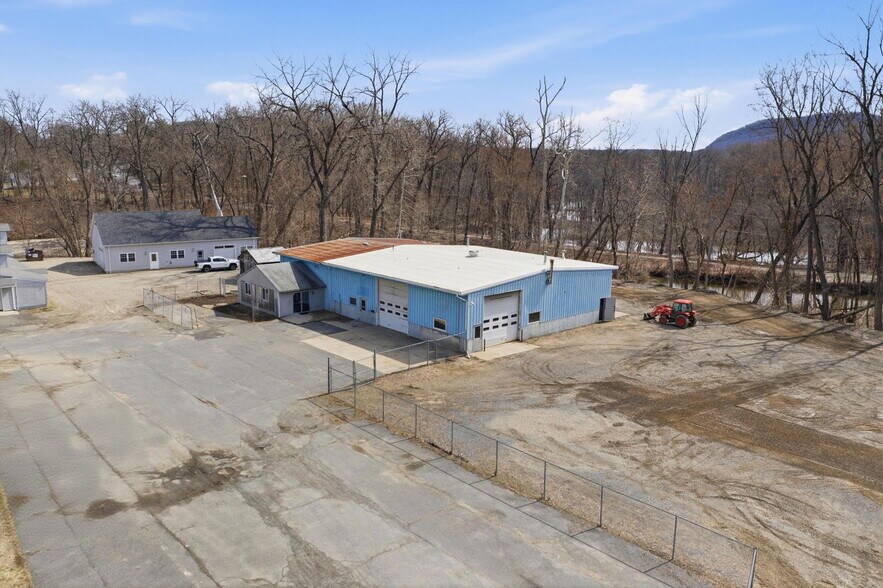 More Photos Of 14 Easthampton Rd, Northampton Warehouse For Lease