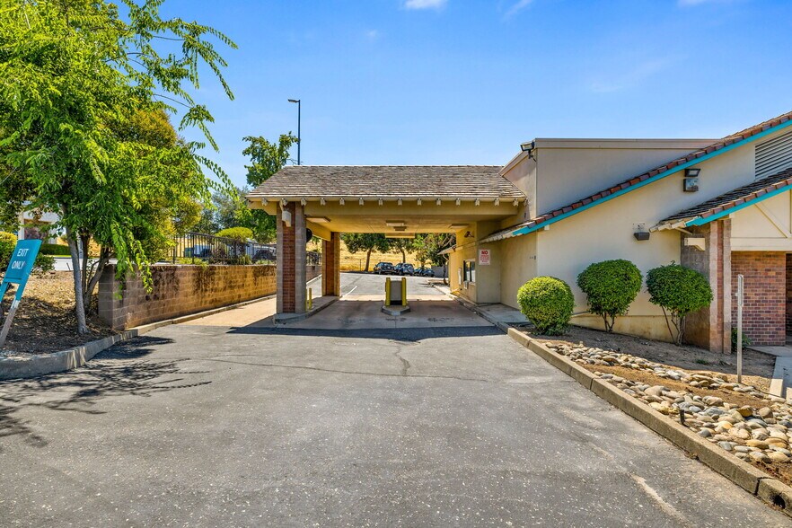 More Photos Of 3970 Missouri Flat Rd, Placerville Bank For Lease