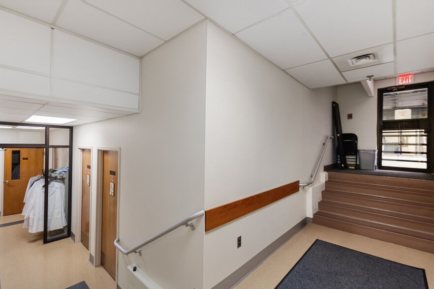 More Photos Of 315 S Kalamazoo Mall, Kalamazoo Office For Sale