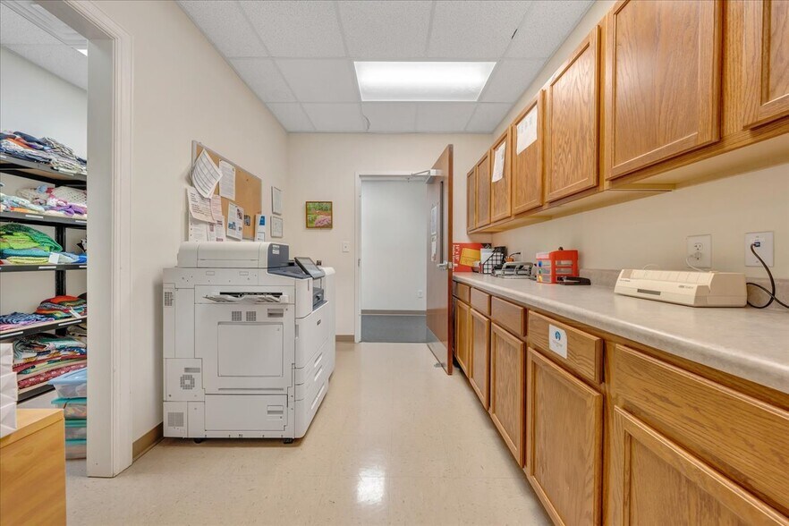 More Photos Of 2408 Electric Rd, Roanoke Medical For Lease
