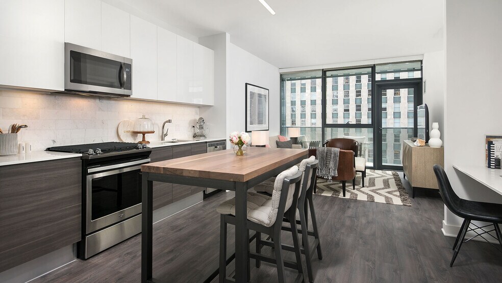 More Photos Of 221 W Hubbard St, Chicago Apartments For Lease