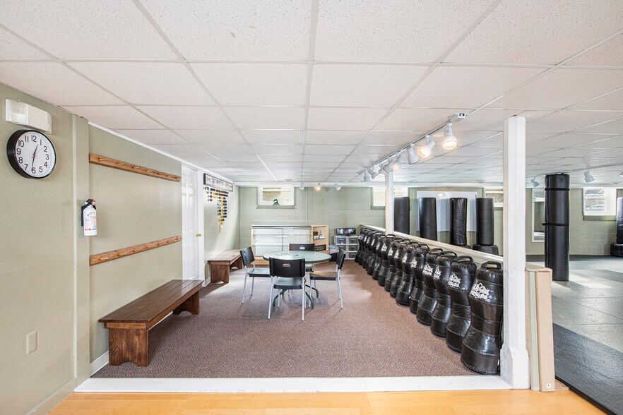 More Photos Of 206 S Main St, Romeo Freestanding For Sale