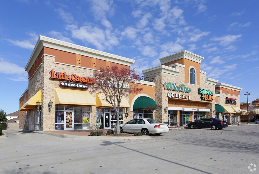 More Photos Of 1205 E Debbie Ln, Mansfield Freestanding For Lease