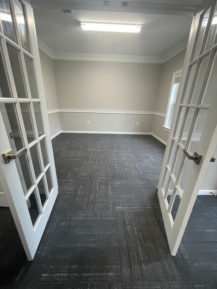 More Photos Of 225-261 Pinewood Dr, Tallahassee Office For Lease